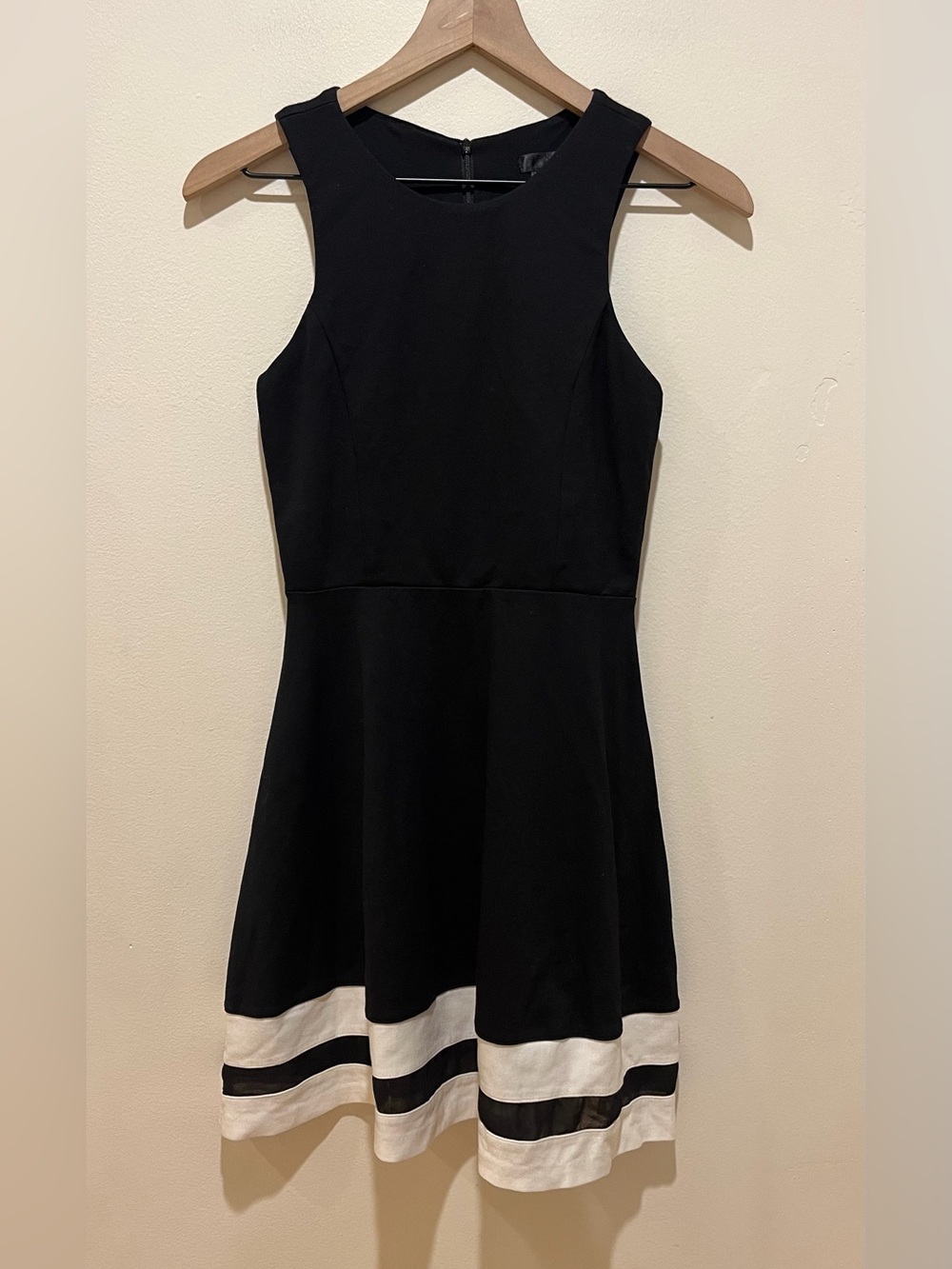 Aqua Brand Black and White Sleeveless Fit and Flare Mini Dress - Women’s Small